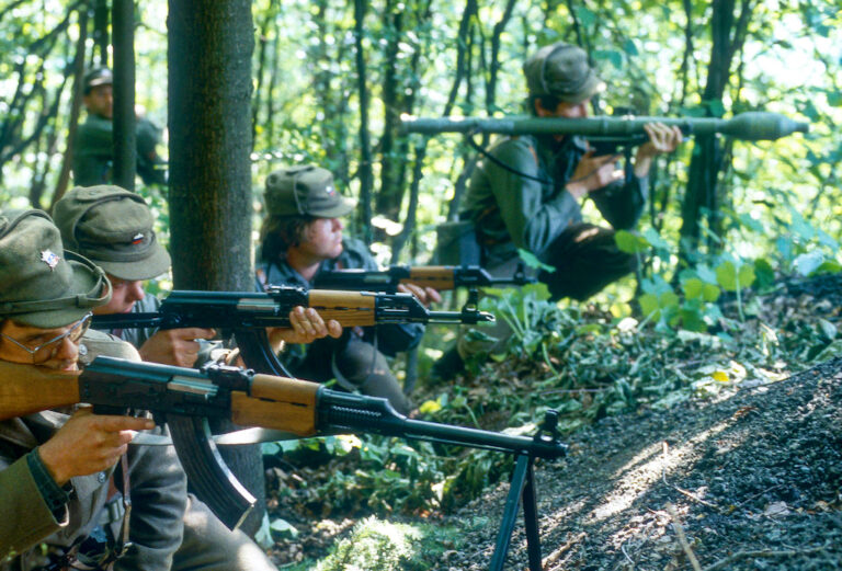 30 YEARS OF INDEPENDENT SLOVENIA War For Slovenia DAY 3 ARMED   64 Okvir 1 Pripadniki TO Na Bojnih Polozajih 768x521 