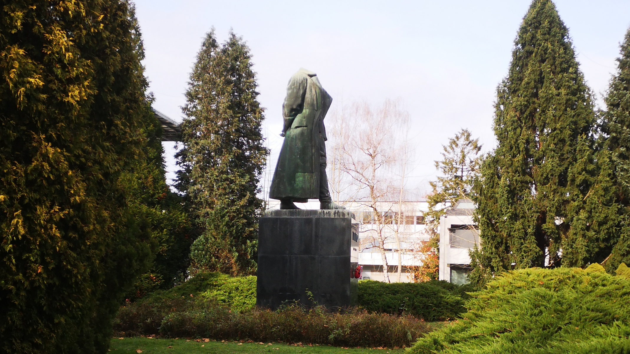 velenje-AJ-tito-brez-glave-2136x1202